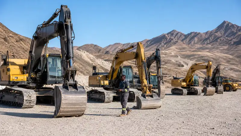 Excavators, Mining & Heavy Equipment · Project fleet mobilization